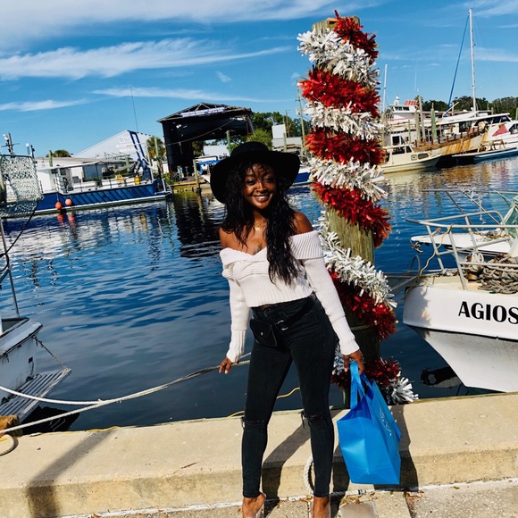 Meet your Posher, Myia - Picture 3 of 7